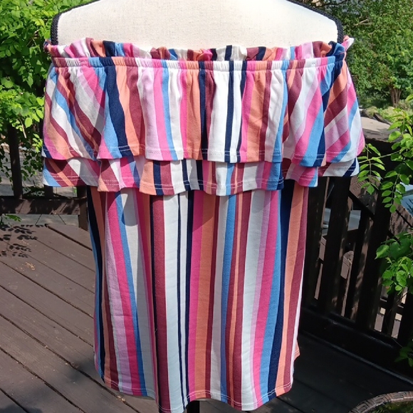 Striped Off-Shoulder Ruffle Top - Picture 4 of 8